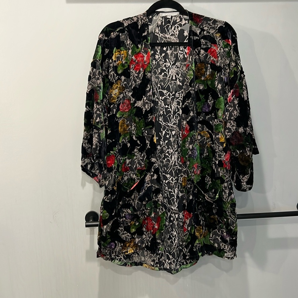 Daniel rainn kimono/ cardigan floral print great condition. Size medium